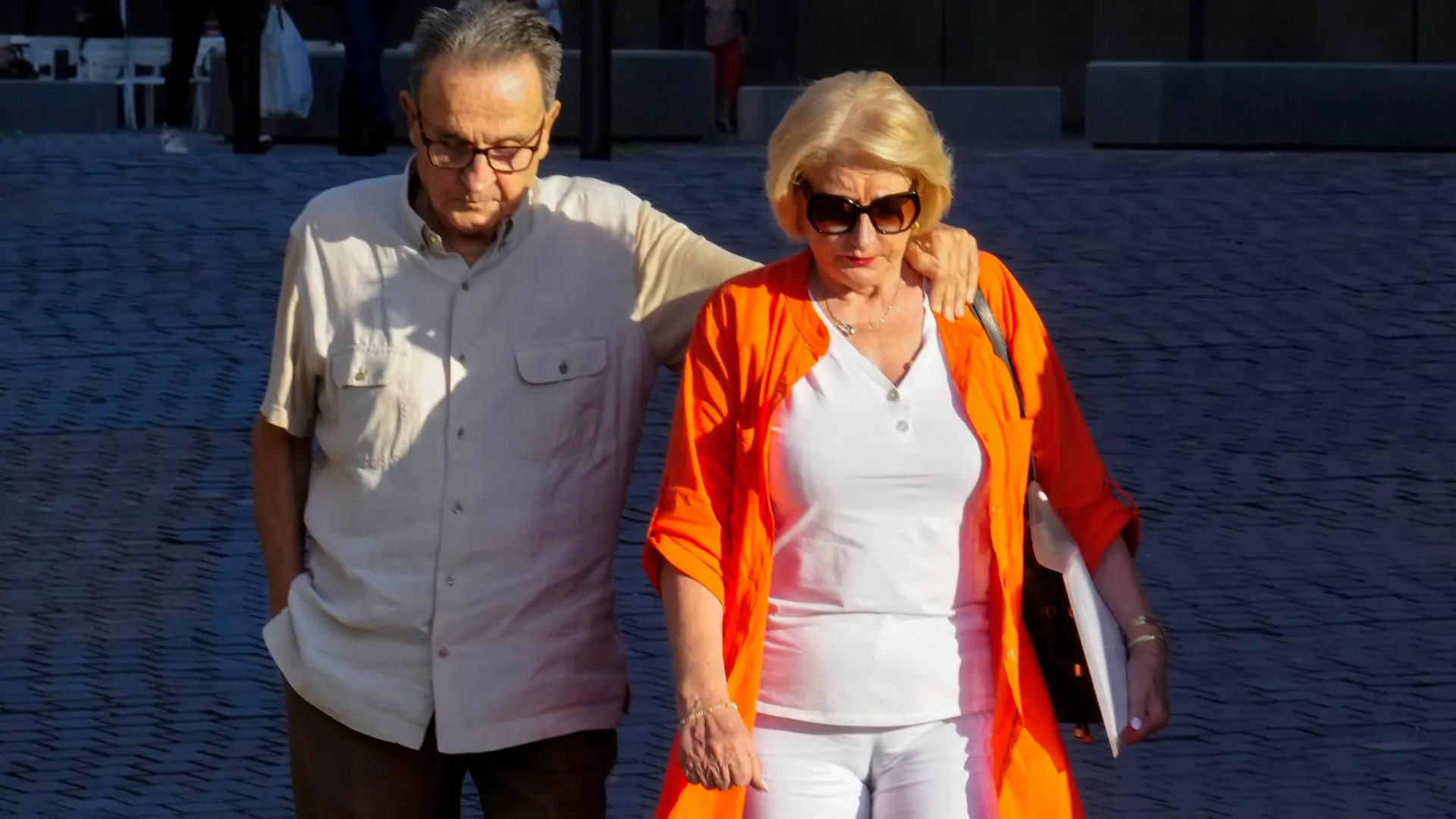 Enr&iacute;quez Negreira, acompa&ntilde;ado de su mujer
