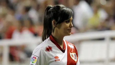 Cristina Pedroche con la camiseta del Rayo Vallecano Cristina Pedroche con la camiseta del Rayo Vallecano