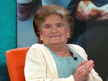Milagros, la mujer que ha emocionado a España con su sonrisa a pesar de estar sola y arruinada a los 87 años