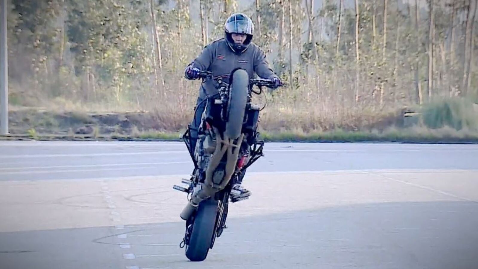 Miguel Corredoira, adicto a las acrobacias en moto: 