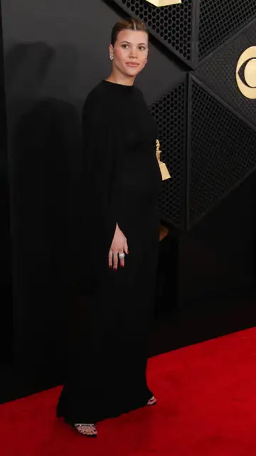Sofia Richie presume de embarazo con vestido de Saint Laurent en los Grammy Sofia Richie presume de embarazo con vestido de Saint Laurent en los Grammy