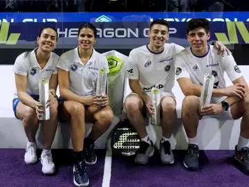 Sofía Araújo, Delfina Brea, Martín Di Nenno y Juan Tello posan con sus trofeos Sofía Araújo, Delfina Brea, Martín Di Nenno y Juan Tello posan con sus trofeos