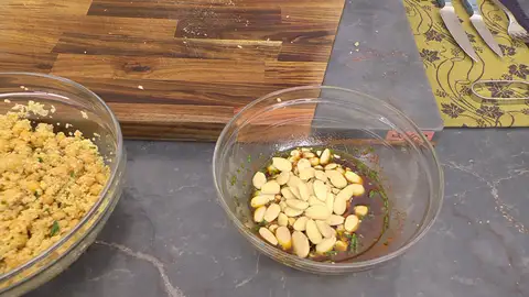 Mezcla bien y agrega un poco de aceite si queda seco Mezcla bien y agrega un poco de aceite si queda seco