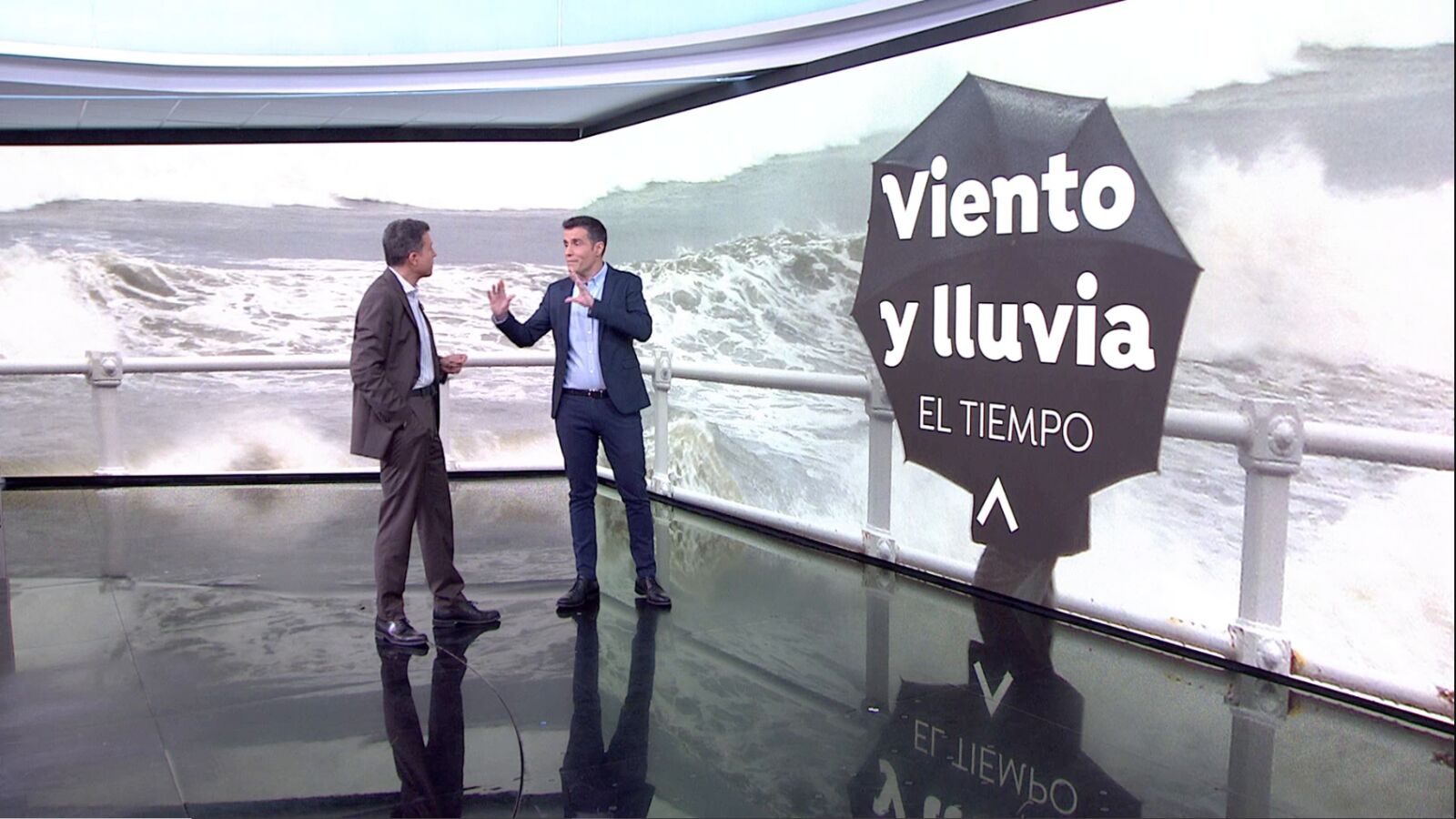 Un vendaval cargado de lluvia, la carta de presentación de la borrasca 'Karlotta' según César Gonzalo