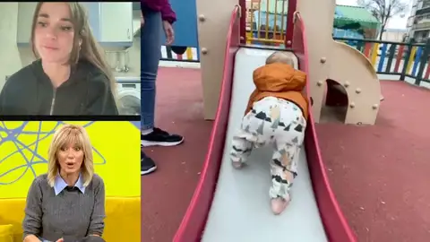 Bebé descalzo. Bebé descalzo.