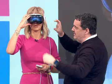 La presentadora de &quot;Espejo Público&quot; Susanna Griso estrena las gafas de realidad aumentada