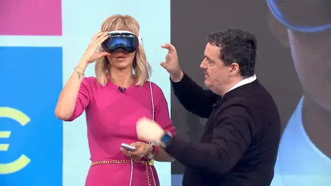 La presentadora de "Espejo Público" Susanna Griso estrena las gafas de realidad aumentada La presentadora de "Espejo Público" Susanna Griso estrena las gafas de realidad aumentada