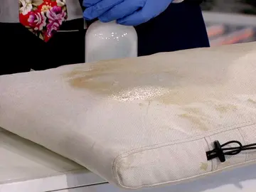 La fórmula mágica de 'La Ordenatriz' para quitar las manchas de todo lo que no se lava en la lavadora La fórmula mágica de 'La Ordenatriz' para quitar las manchas de todo lo que no se lava en la lavadora