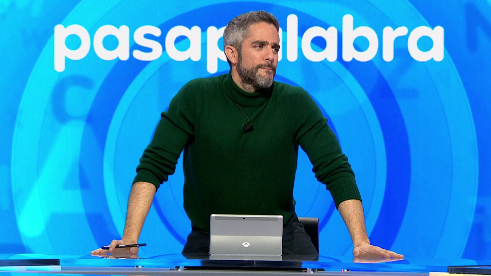 Roberto Leal, pillado in fraganti por una cámara de Pasapalabra: ¡cómo mueve las caderas!