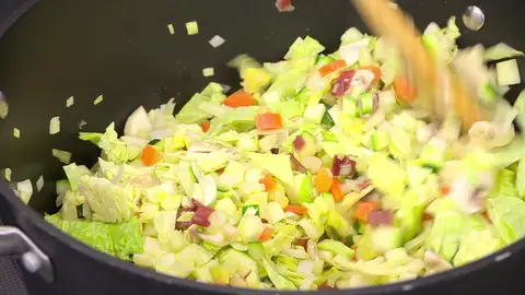 Sazona y rehoga las hortalizas Sazona y rehoga las hortalizas