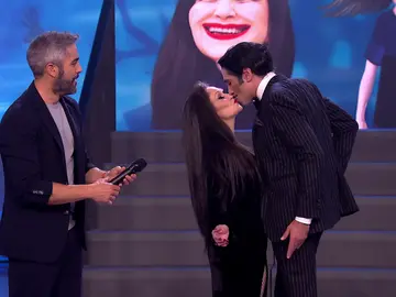 Alaska sube la temperatura del plató con Mario Vaquerizo Alaska sube la temperatura del plató con Mario Vaquerizo