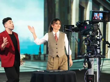 Mónica Cruz brilla con la coreografía en 4D de Cantando bajo la lluvia Mónica Cruz brilla con la coreografía en 4D de Cantando bajo la lluvia