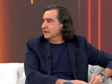 Ángel Antonio Herrera cambia su silla de colaborador por el sofá blanco: "Vendo mi intimidad por 20 euros en poemas"