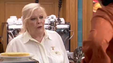 El desastroso estreno de Marisa en El Asturiano: su actitud provoca el enfado de Rafa El desastroso estreno de Marisa en El Asturiano: su actitud provoca el enfado de Rafa