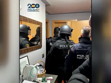 La Policía Nacional detiene a un hombre por agredir a su tío y atrincherarse en su domicilio La Policía Nacional detiene a un hombre por agredir a su tío y atrincherarse en su domicilio