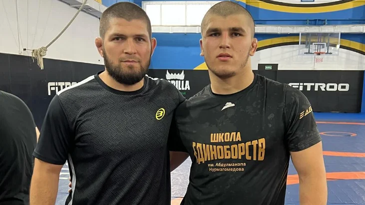 Khabib Nurmagomedov (izquierda) y Magomedrasul Mutaev (derecha) Khabib Nurmagomedov (izquierda) y Magomedrasul Mutaev (derecha)