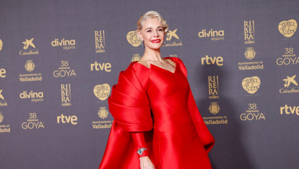 Belén Rueda impacta con un vestido made in Spain inspirado en el ...