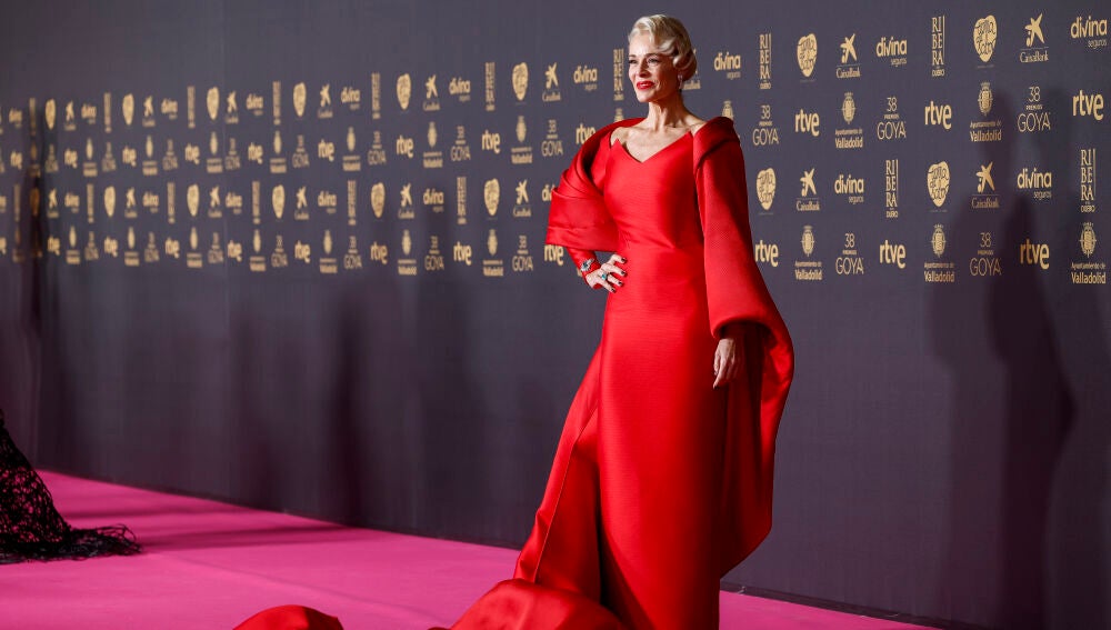 Belén Rueda impacta con un vestido made in Spain inspirado en el ...