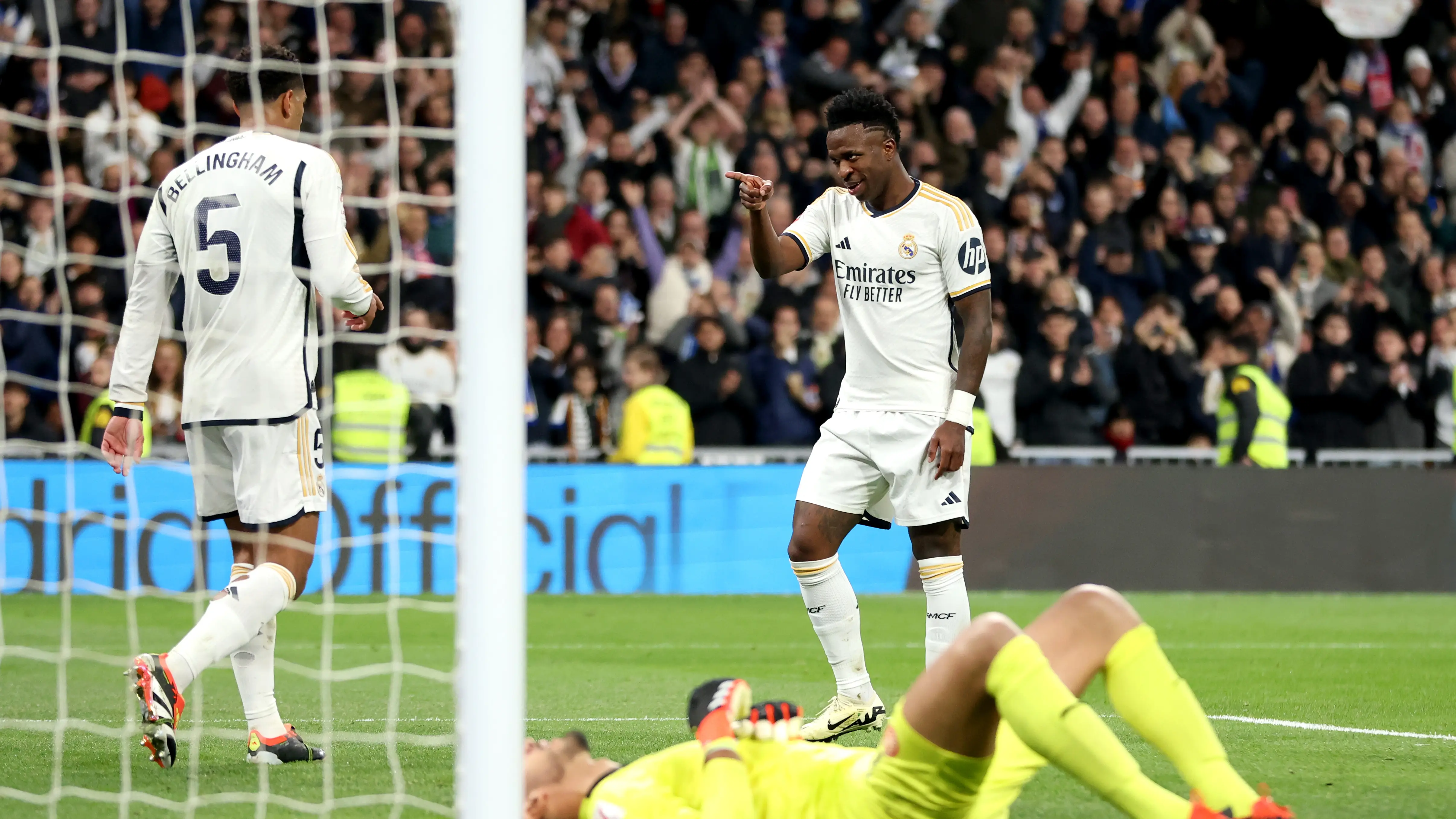 Vinicius y Bellingham celebran el segundo tanto del inglés ante el Girona Vinicius y Bellingham celebran el segundo tanto del inglés ante el Girona