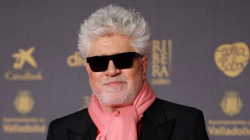 El director Pedro Almodovar en la alfombra roja de los Premios Goya