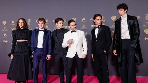 El elenco de La Sociedad de la Nieve en los Premios Goya 2024 El elenco de La Sociedad de la Nieve en los Premios Goya 2024