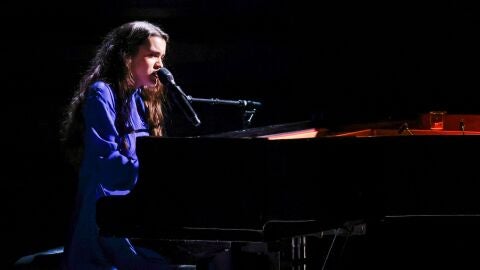 Amaia actuando en los Goya 2024