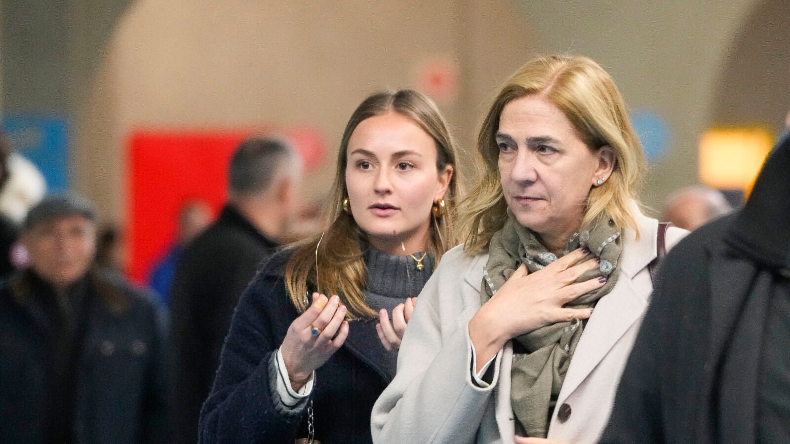 La infanta Cristina reaparece tras su divorcio de Iñaki Urdangarin arropada por Johanna Zott, la novia de su hijo Pablo