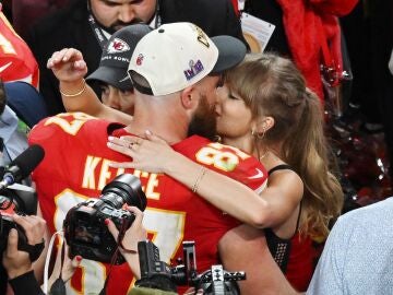 Taylor Swift y Travis Kelce en la Super Bowl