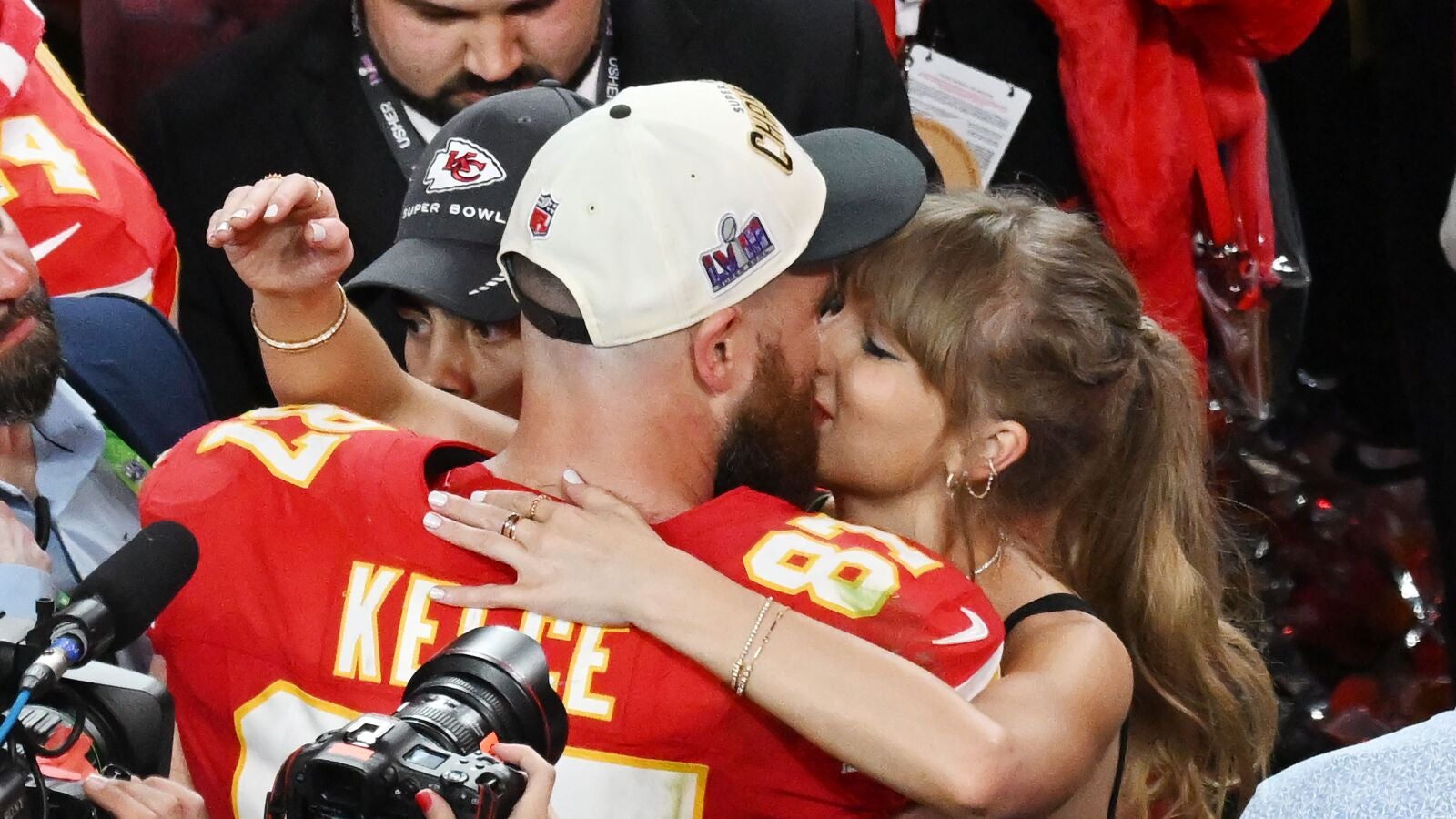 Los besos más icónicos de los famosos: de Iker Casillas y Sara Carbonero a Taylor Swift y Travis Kelce