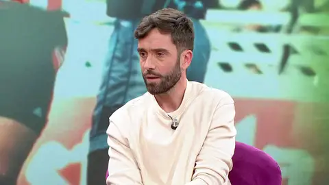 El trastorno obsesivo compulsivo de Zuhaitz arruinó su sueño de ser futbolista: "Me ha salvado el humor" El trastorno obsesivo compulsivo de Zuhaitz arruinó su sueño de ser futbolista: "Me ha salvado el humor"