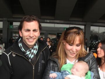 Antonio Tejado y Rosario Mohedano con su hijo