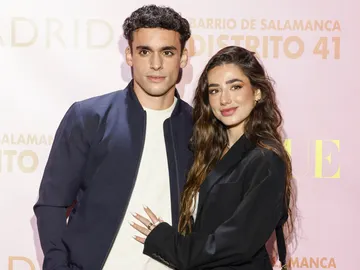 Lola Lolita e Isaac Belk en un photocall Lola Lolita e Isaac Belk en un photocall