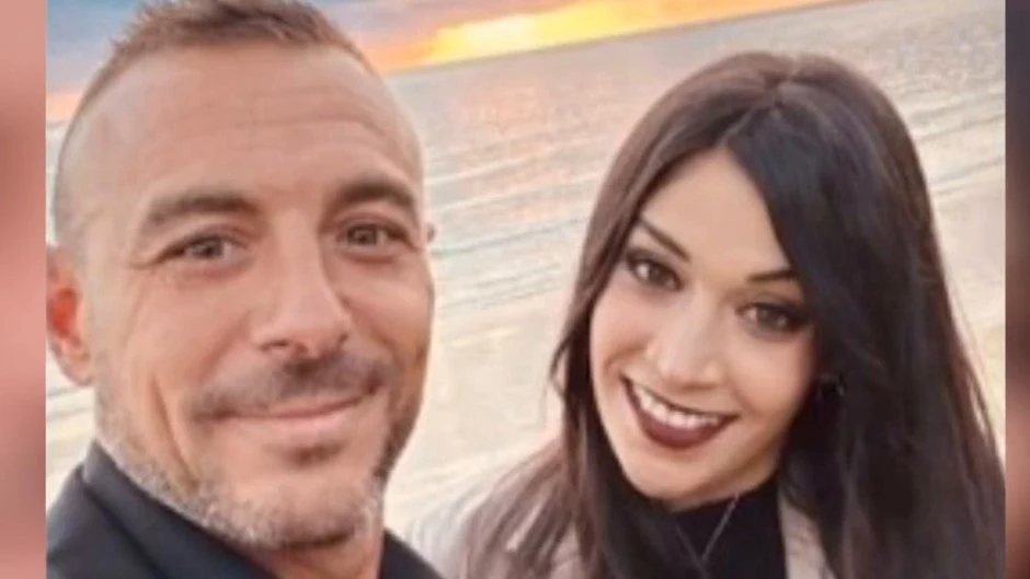 El desgarrador testimonio de la novia de uno de los agentes de la Guardia Civil fallecidos en Barbate: "Me lo han matado" El desgarrador testimonio de la novia de uno de los agentes de la Guardia Civil fallecidos en Barbate: "Me lo han matado"
