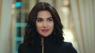 Şahika le tiende una trampa a Mert para romper su matrimonio con Zehra… ¡pero su plan fracasa! 