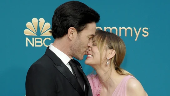 Kaley Cuoco y Tom Pelphrey Kaley Cuoco y Tom Pelphrey