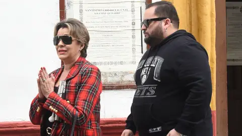 María José y Chema, madre y hermano de Antonio Tejado, en Sevilla María José y Chema, madre y hermano de Antonio Tejado, en Sevilla
