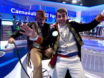 ¡Qué revolución! Napoleón bailando con Indiana Jones el Carnavalito de King África ¡Qué revolución! Napoleón bailando con Indiana Jones el Carnavalito de King África