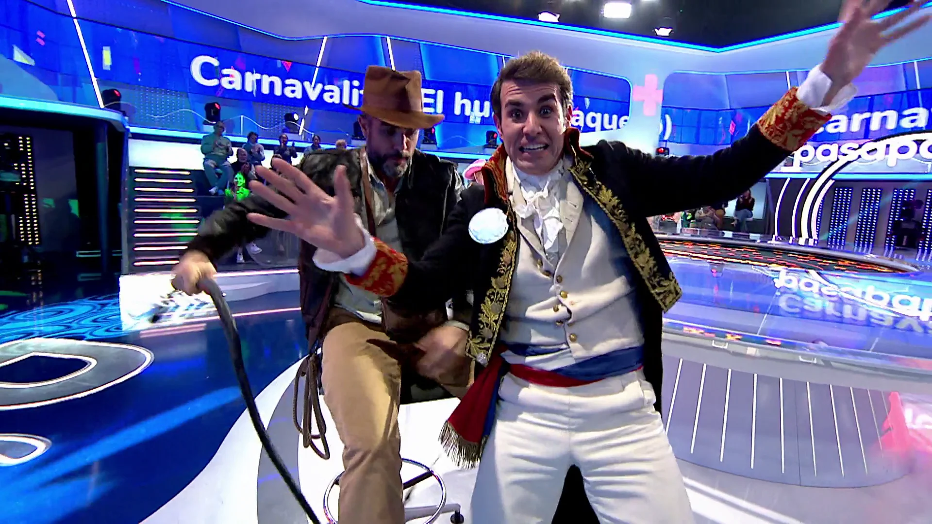 ¡Qué revolución! Napoleón bailando con Indiana Jones el Carnavalito de King África