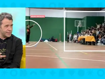 Se disfraza de Hitler. Se disfraza de Hitler.