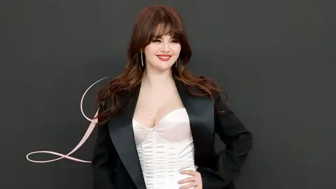 Selena Gomez en la premiere de Love Selena Gomez en la premiere de Love