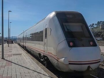 Tren en la estación de Renfe en Cáceres
