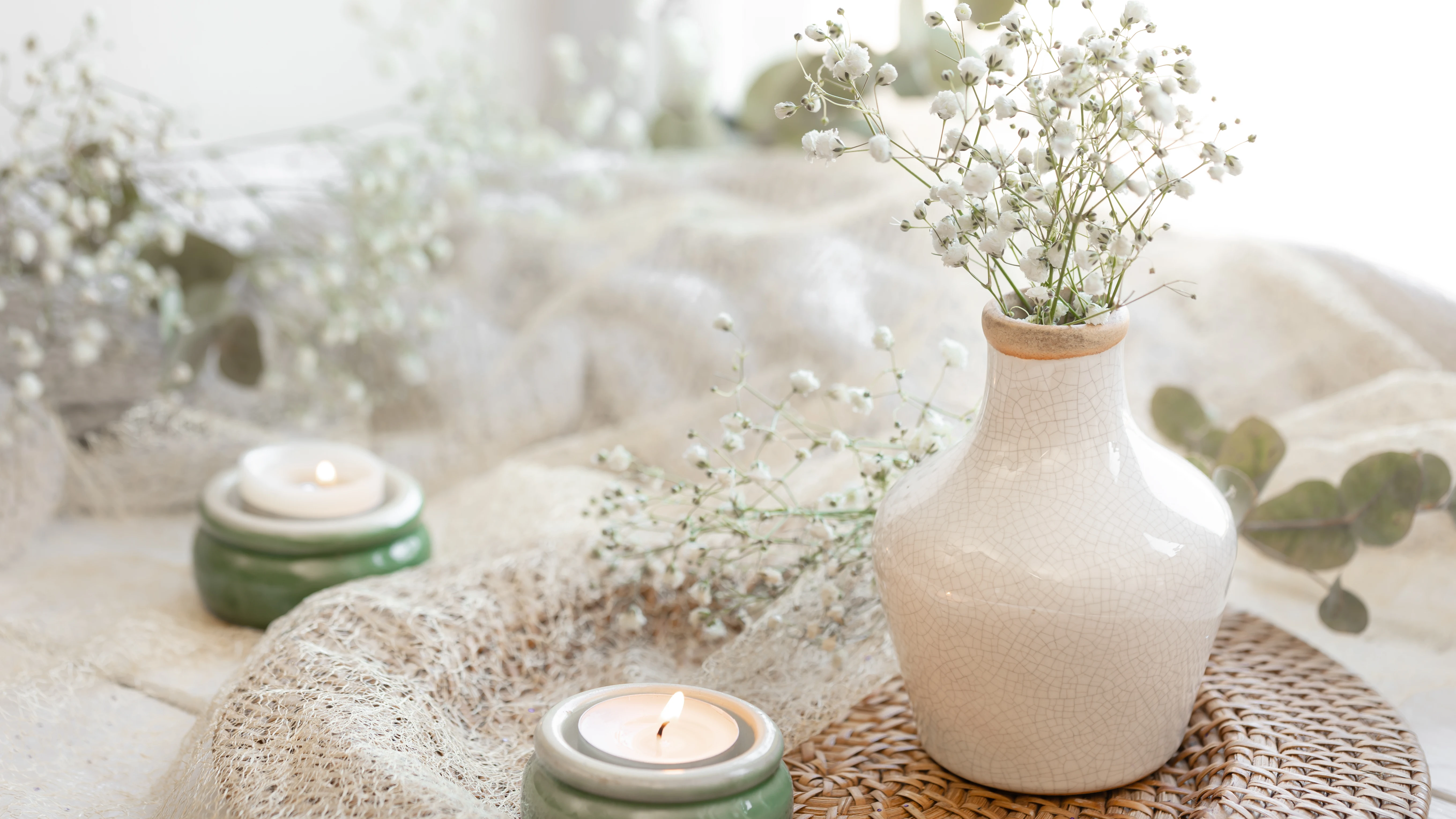 Flores y velas aromáticas Flores y velas aromáticas