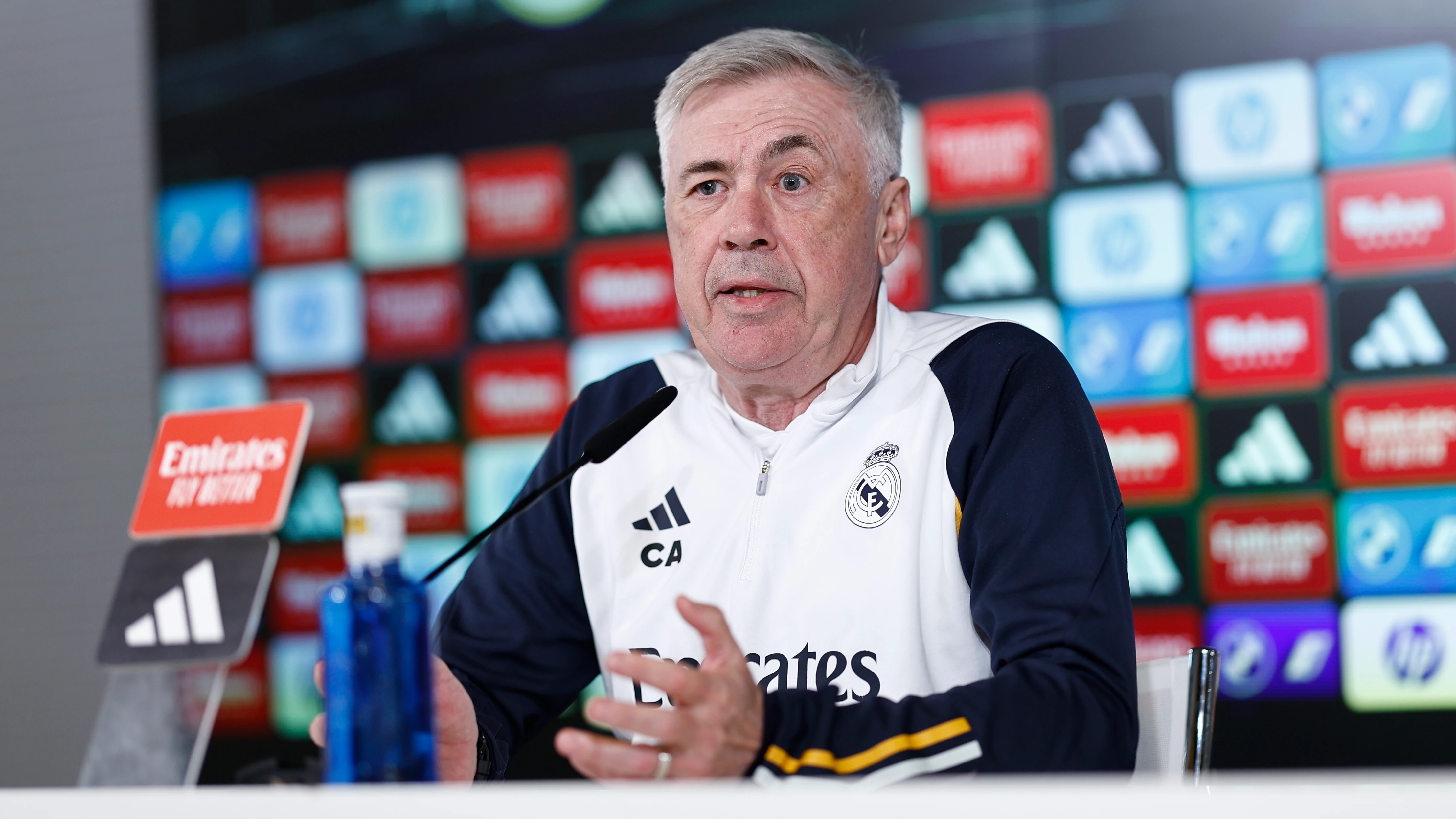 Carlo Ancelotti atiende a los medios en rueda de prensa
