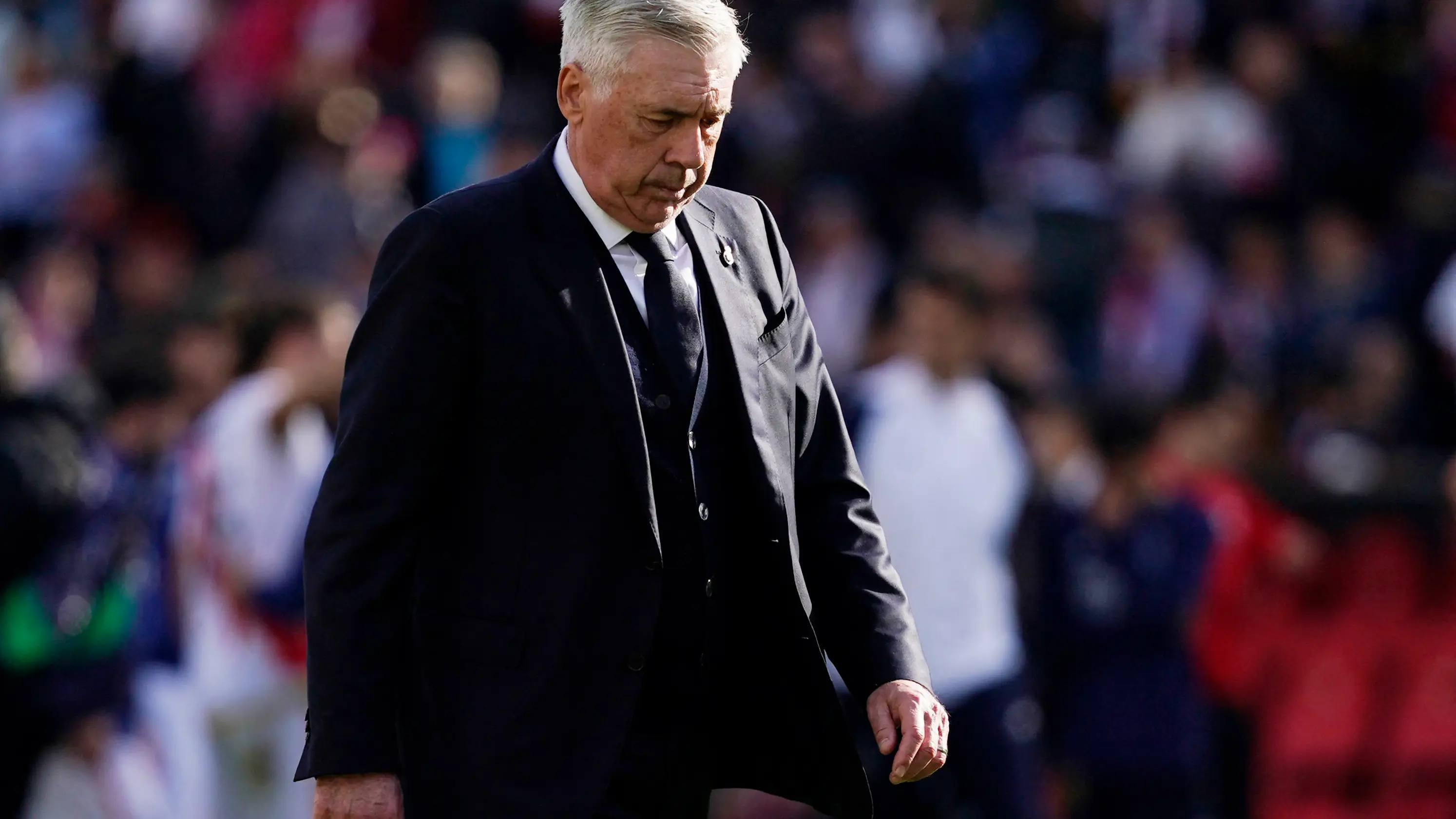 Carlo Ancelotti se retira del césped de Vallecas Carlo Ancelotti se retira del césped de Vallecas