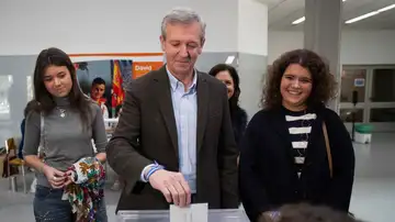 Alfonso Rueda vota en las Elecciones Galicia 2024 Alfonso Rueda vota en las Elecciones Galicia 2024