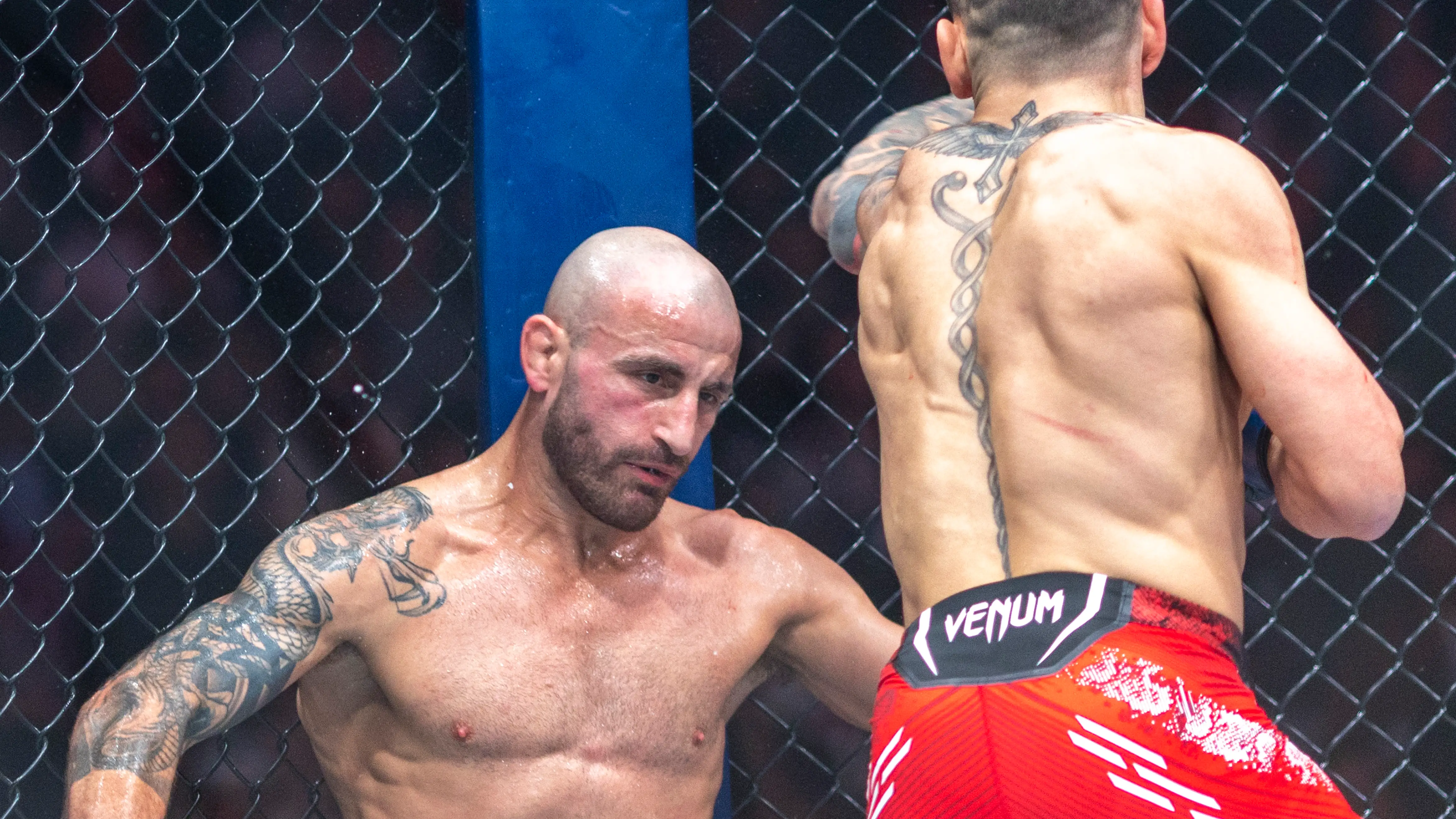Topuria noquea a Volkanovski