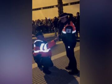 El vídeo de la pedida de mano en el Carnaval de Cádiz 