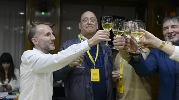Gonzalo Pérez Jácome y Armando Ojea celebran el escaño de DO