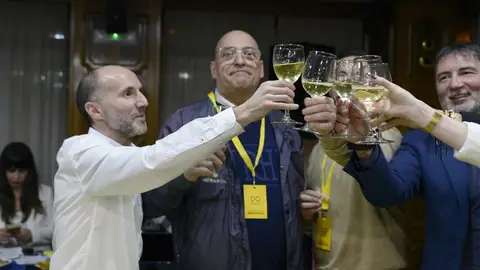Gonzalo Pérez Jácome y Armando Ojea celebran el escaño de DO