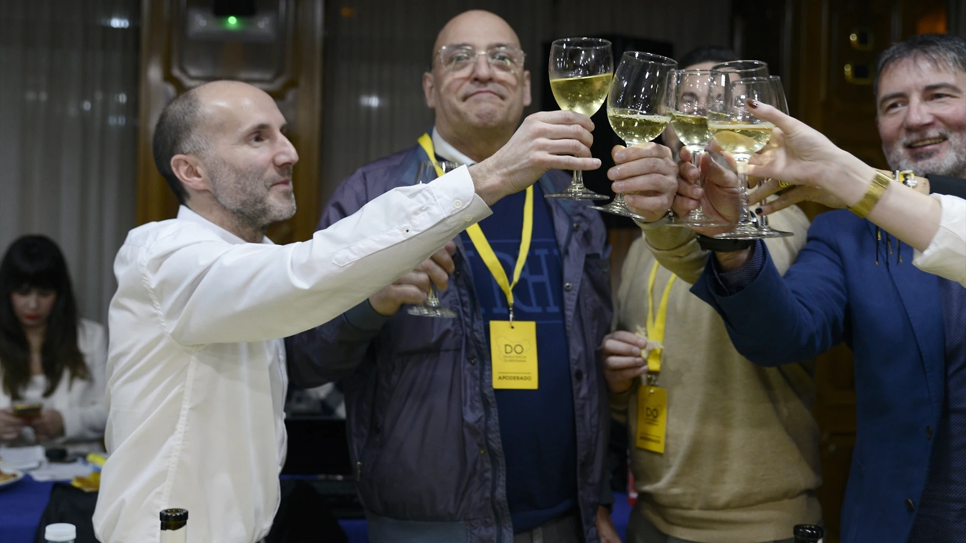 Gonzalo P&eacute;rez J&aacute;come y Armando Ojea celebran el esca&ntilde;o de DO